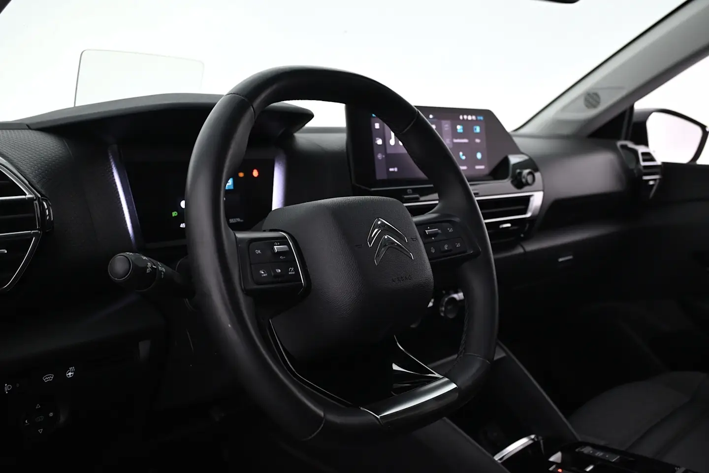 Car Image - 1r1Y6SRy0LEonTwRM2QrY0