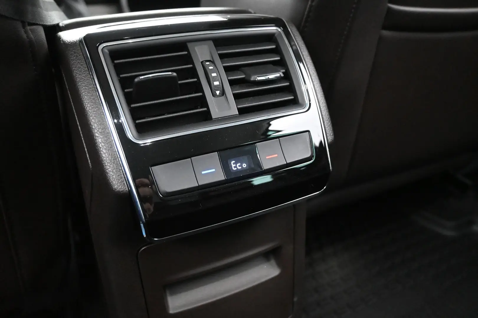 Car Image - 4PqUBEFuIqOX1wb4KdMMYB