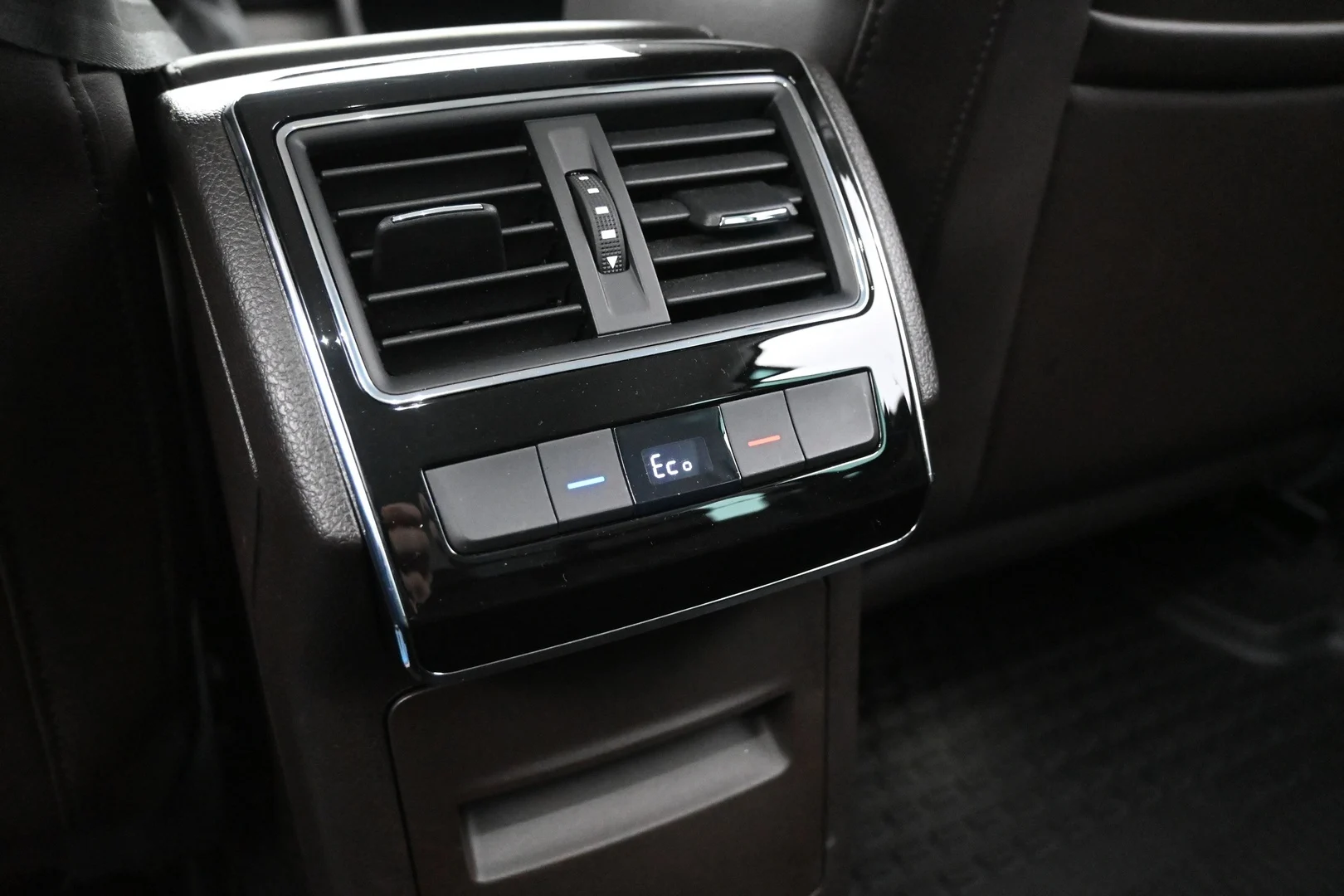 Car Image - 4PqUBEFuIqOX1wb4KdMMYB
