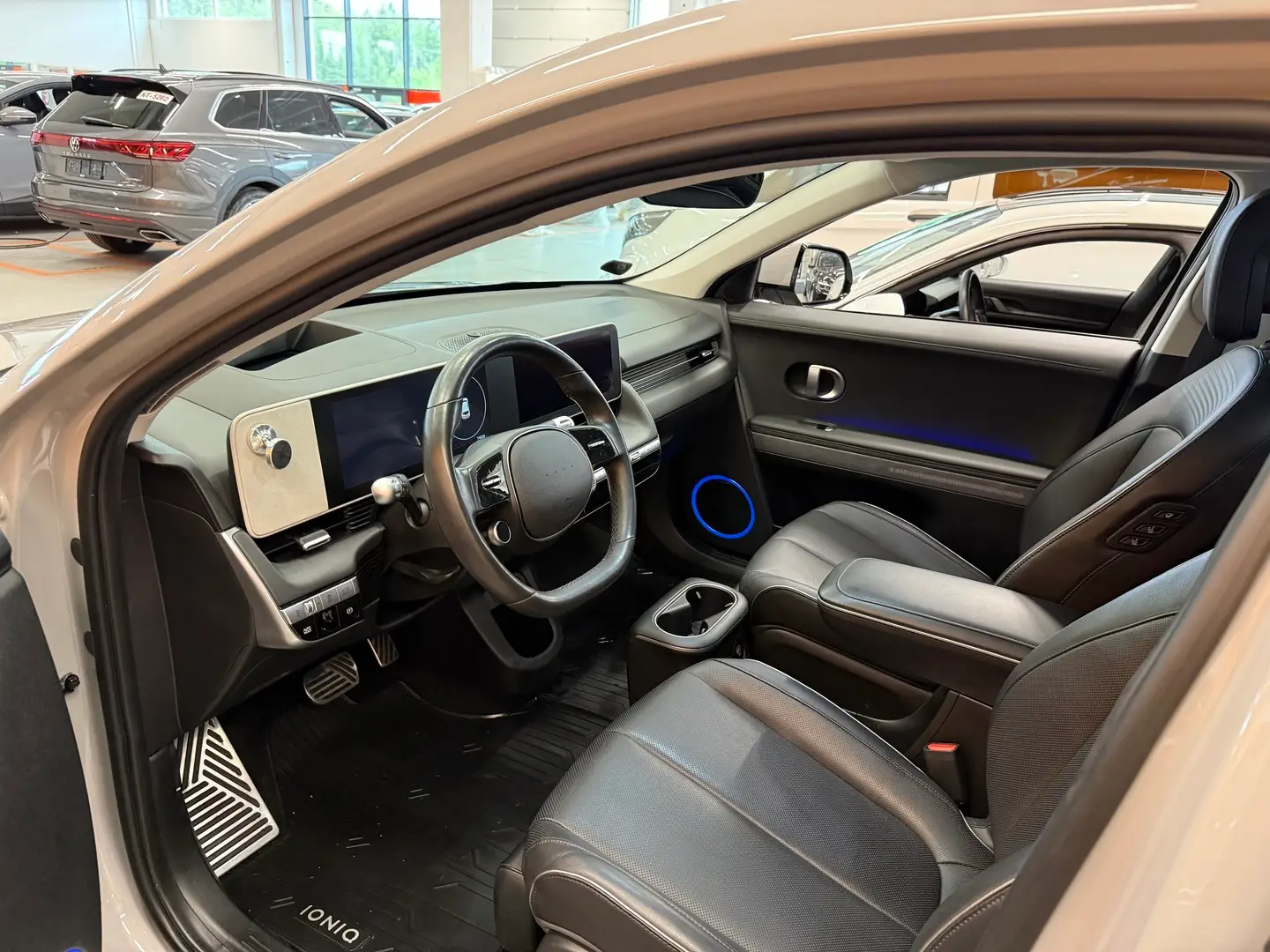 Car Image - 6R8z4dfygPyaJ0pEZnoDDS