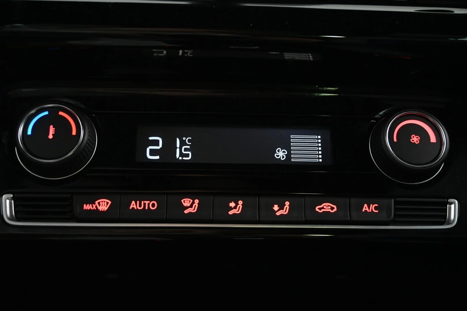 Car Image - 4d8eyiViQL6fZLFlJRC4Pn