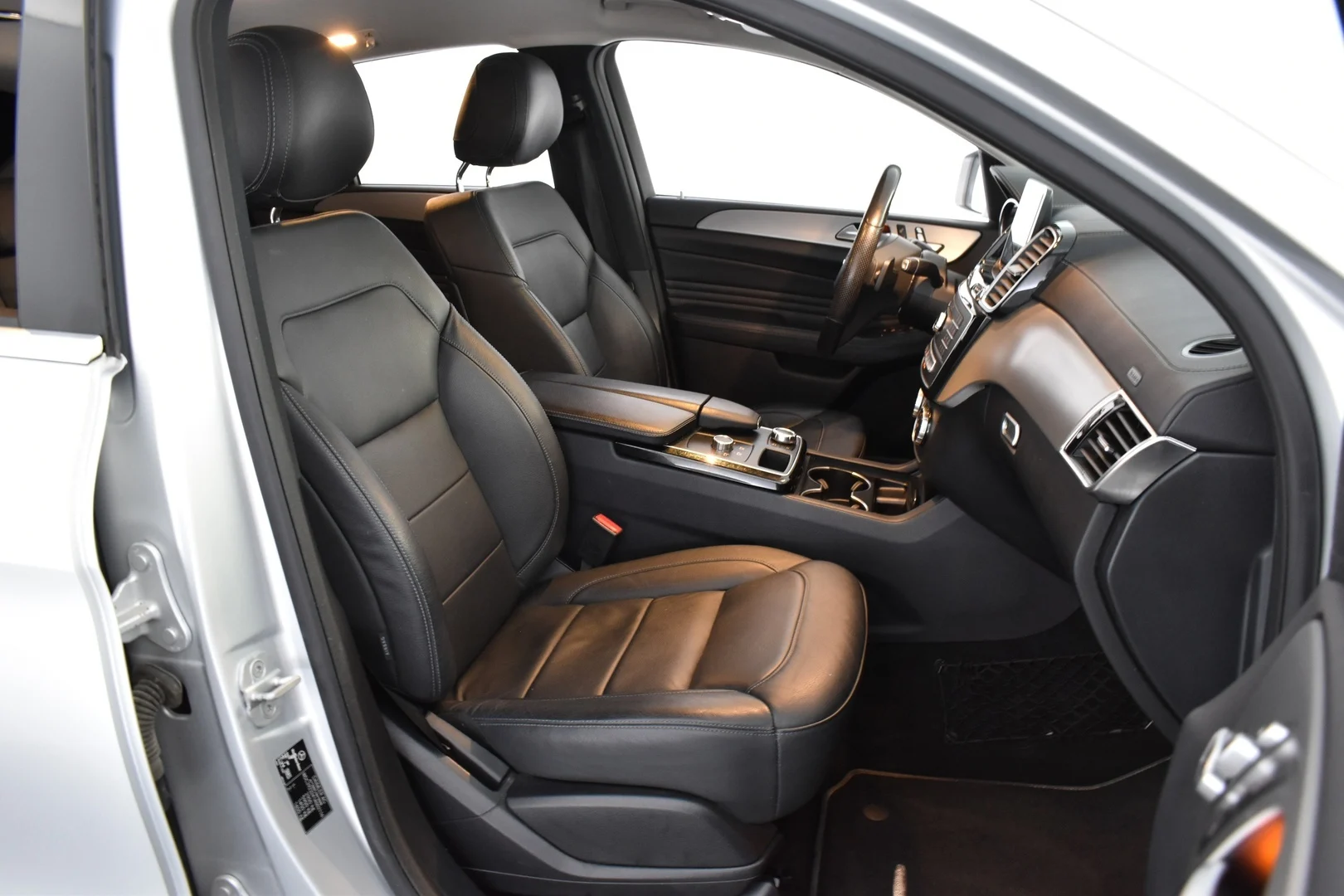 Car Image - 12MWFlTZGWg6YFd8E25s2m