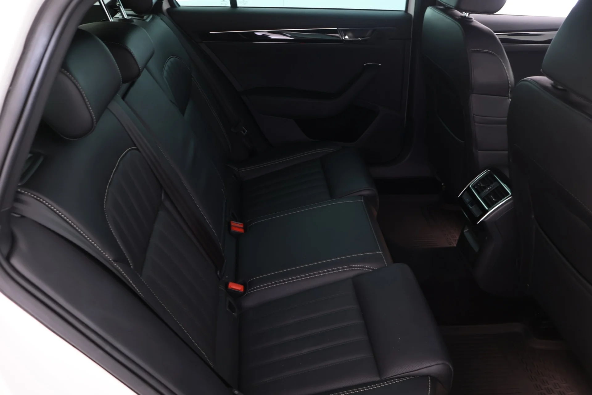 Car Image - 1JFwhLFU8J4lS9lQuDmFN9