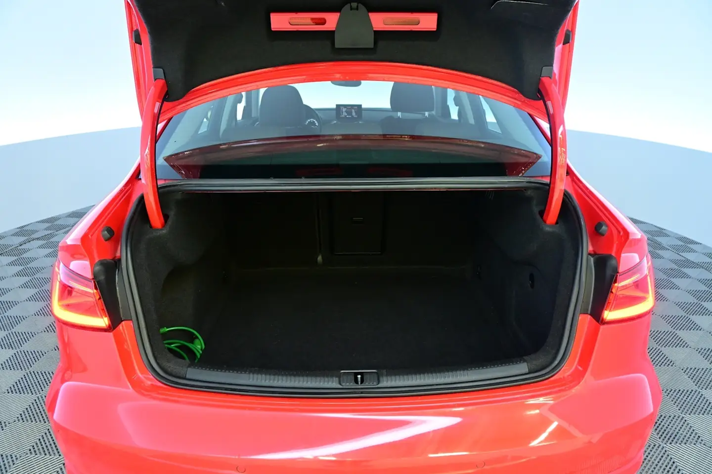 Car Image - 34mVSJTSLluSw5lxdEOEtU