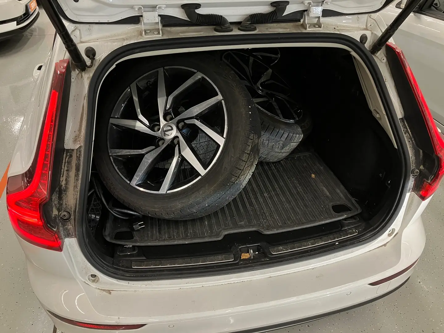 Car Image - uDDOUX4sCfxrj5MZD8XOL