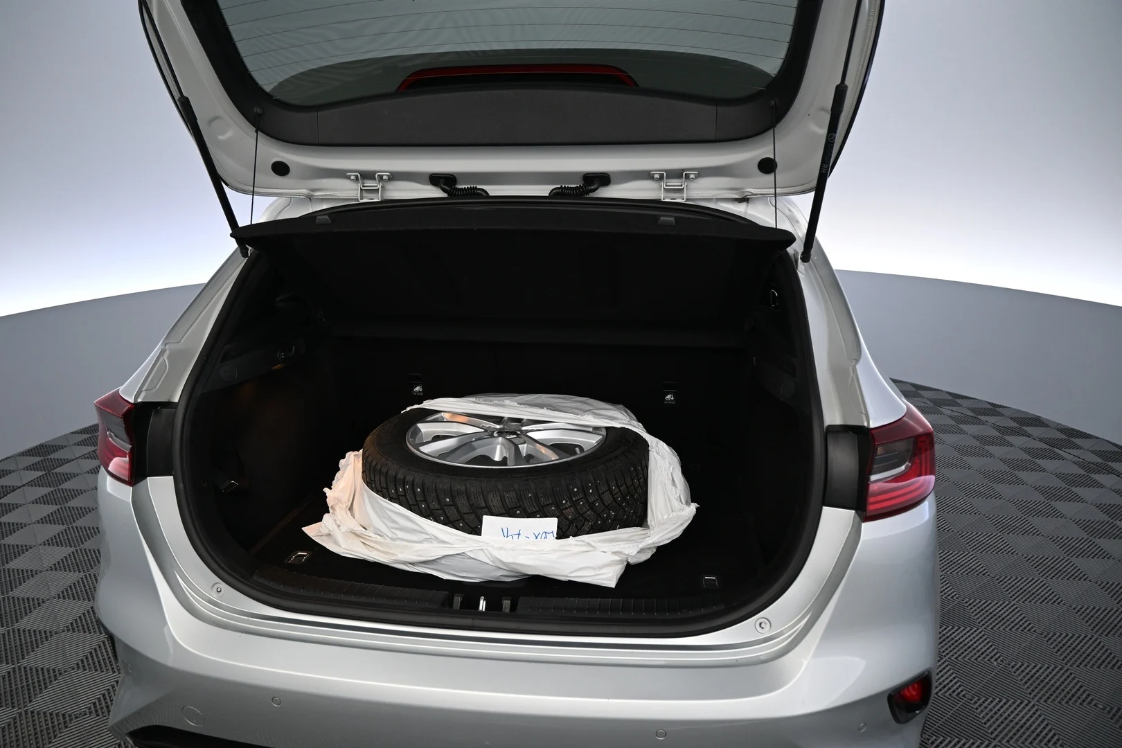 Car Image - 6rTHgyS8MeKje8M1tu2SL4