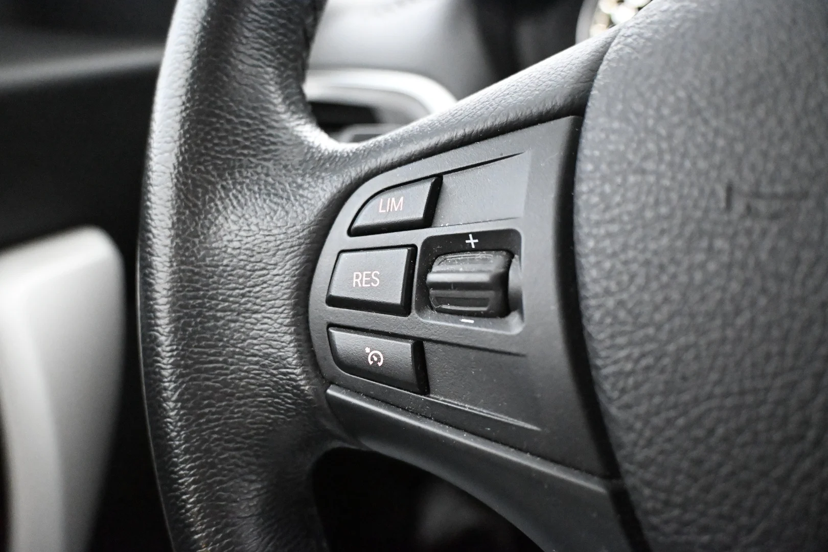 Car Image - 2LK41sgXLMw2DPKSnxMww3