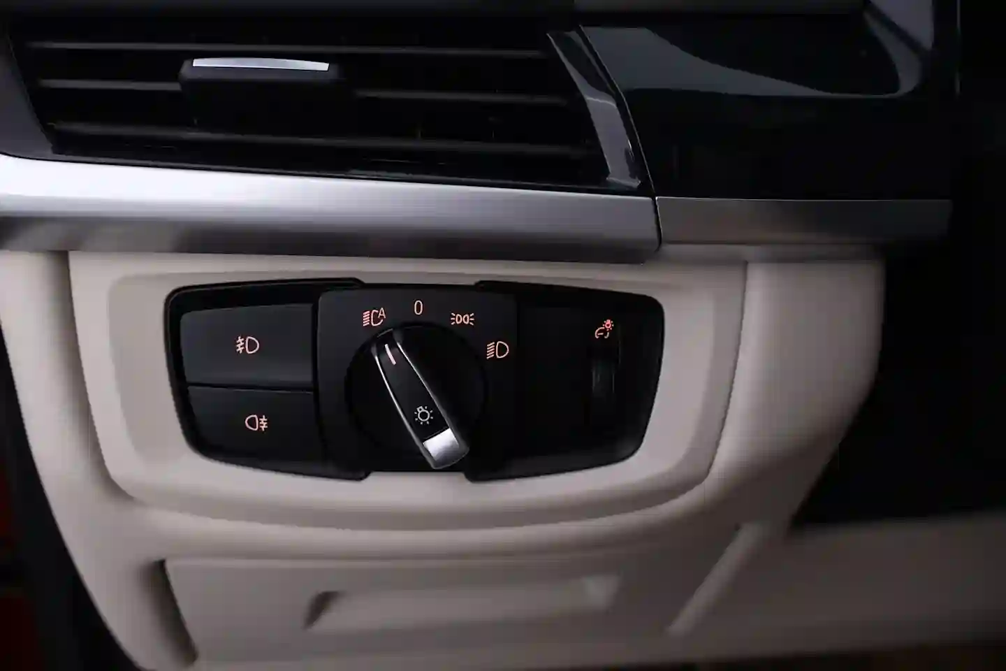 Car Image - 6UZspv60ugRmlx3Phaac8Y