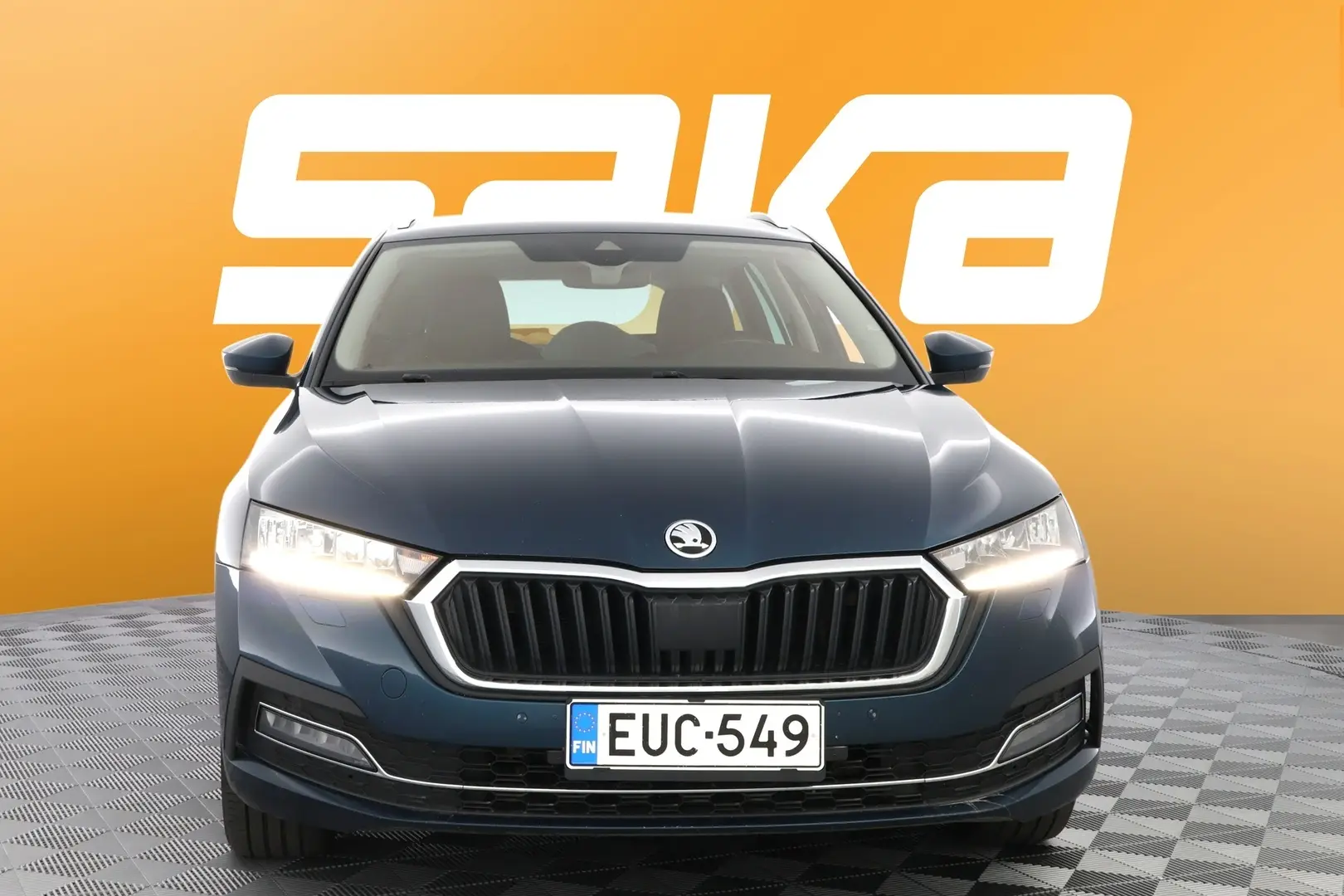 Car Image - 3quGSsFFB9dXdDe9BsKdcb