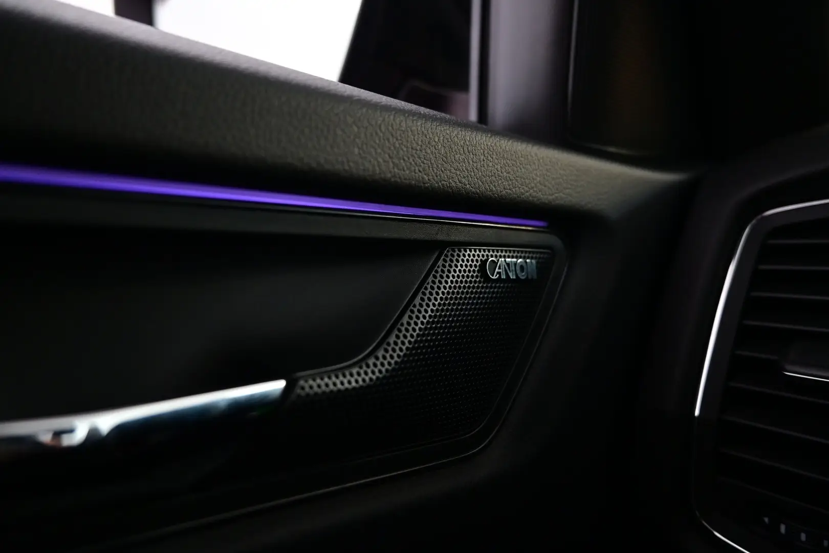 Car Image - 6tttZ01nvFIU1Y9qdYmn62