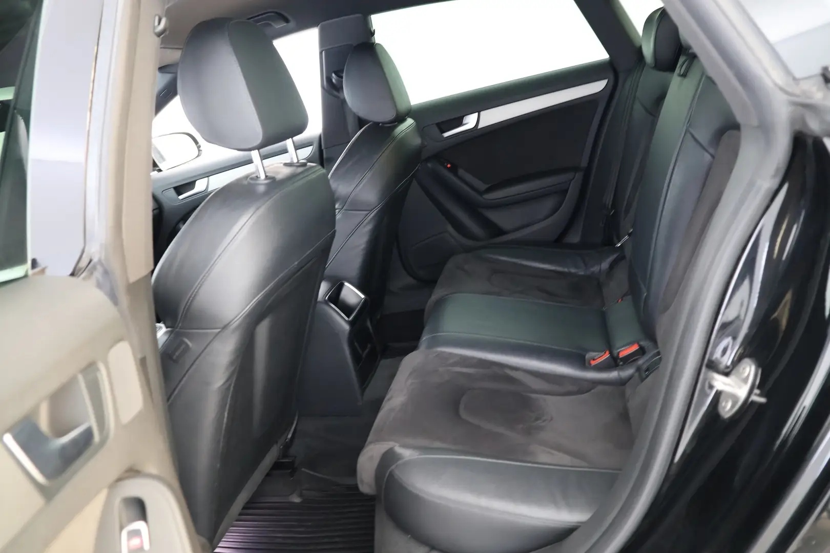 Car Image - 3BTw8fjPfiEKWlpDmaMcJW