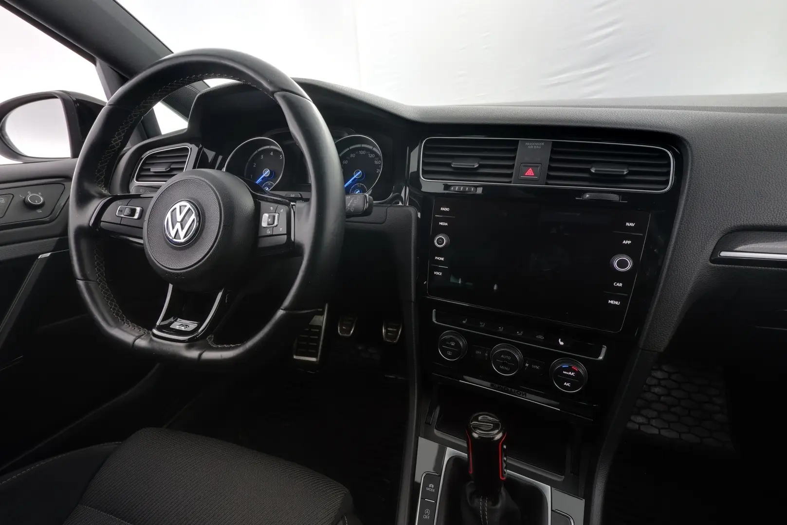Car Image - gP1SHWCgqMOJ0Nd8zXWfX