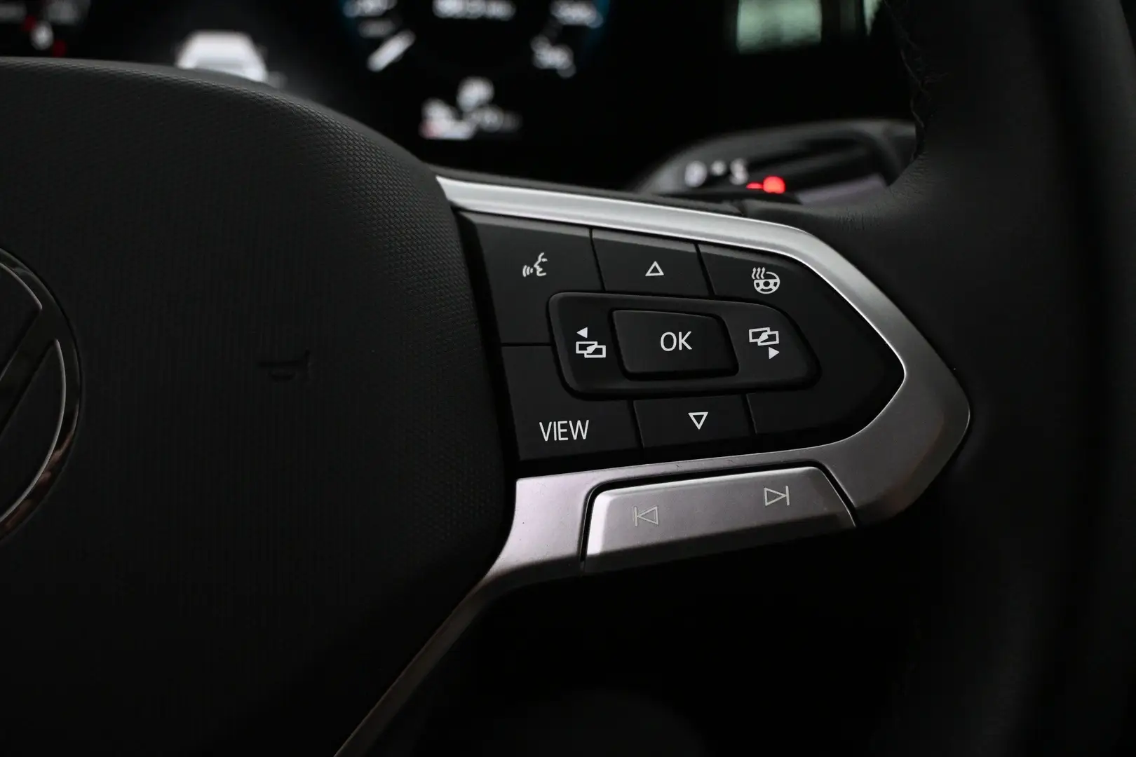 Car Image - 3JSwX9fuPMHkVqxc0EzWtD