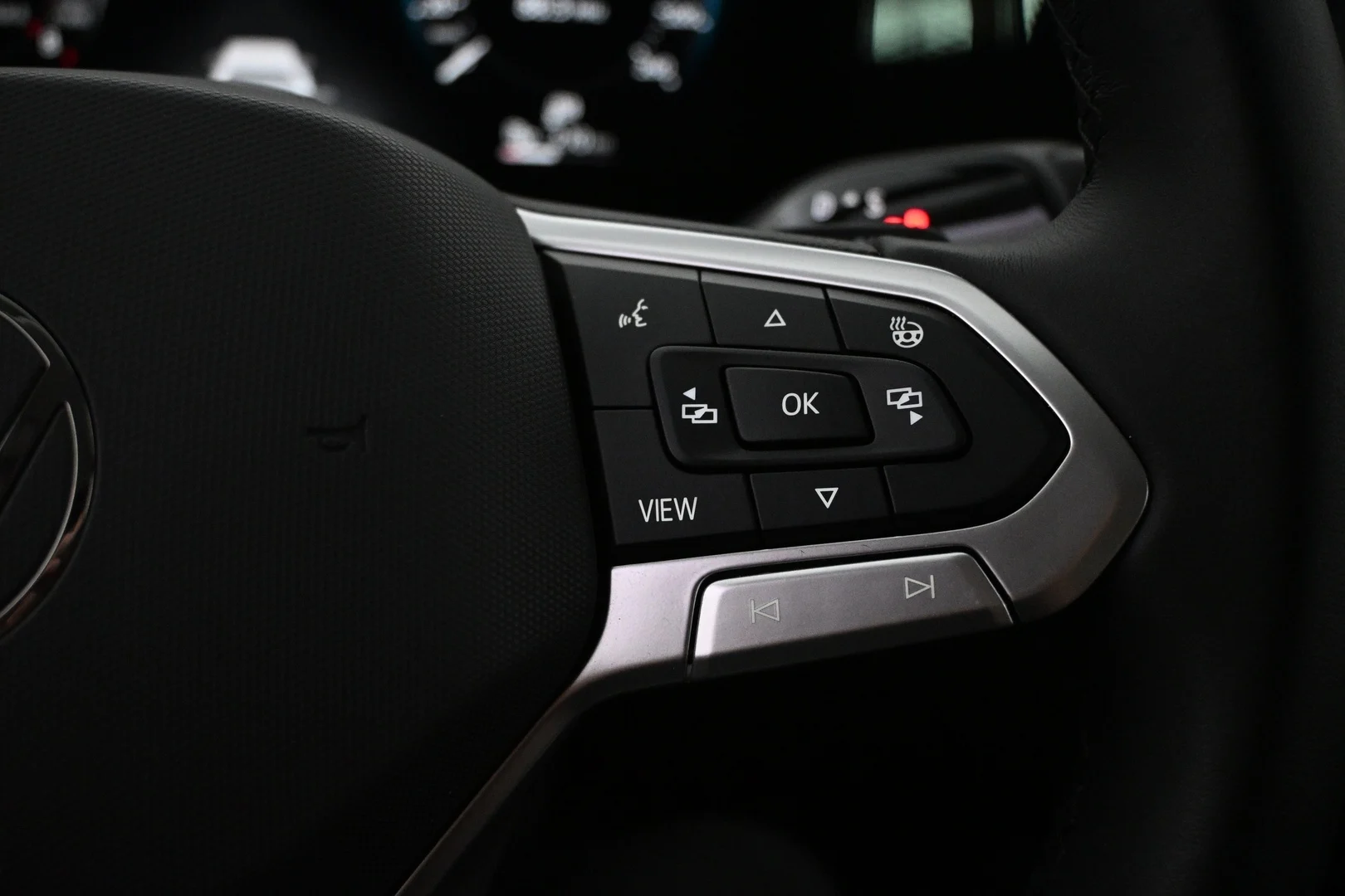 Car Image - 3JSwX9fuPMHkVqxc0EzWtD