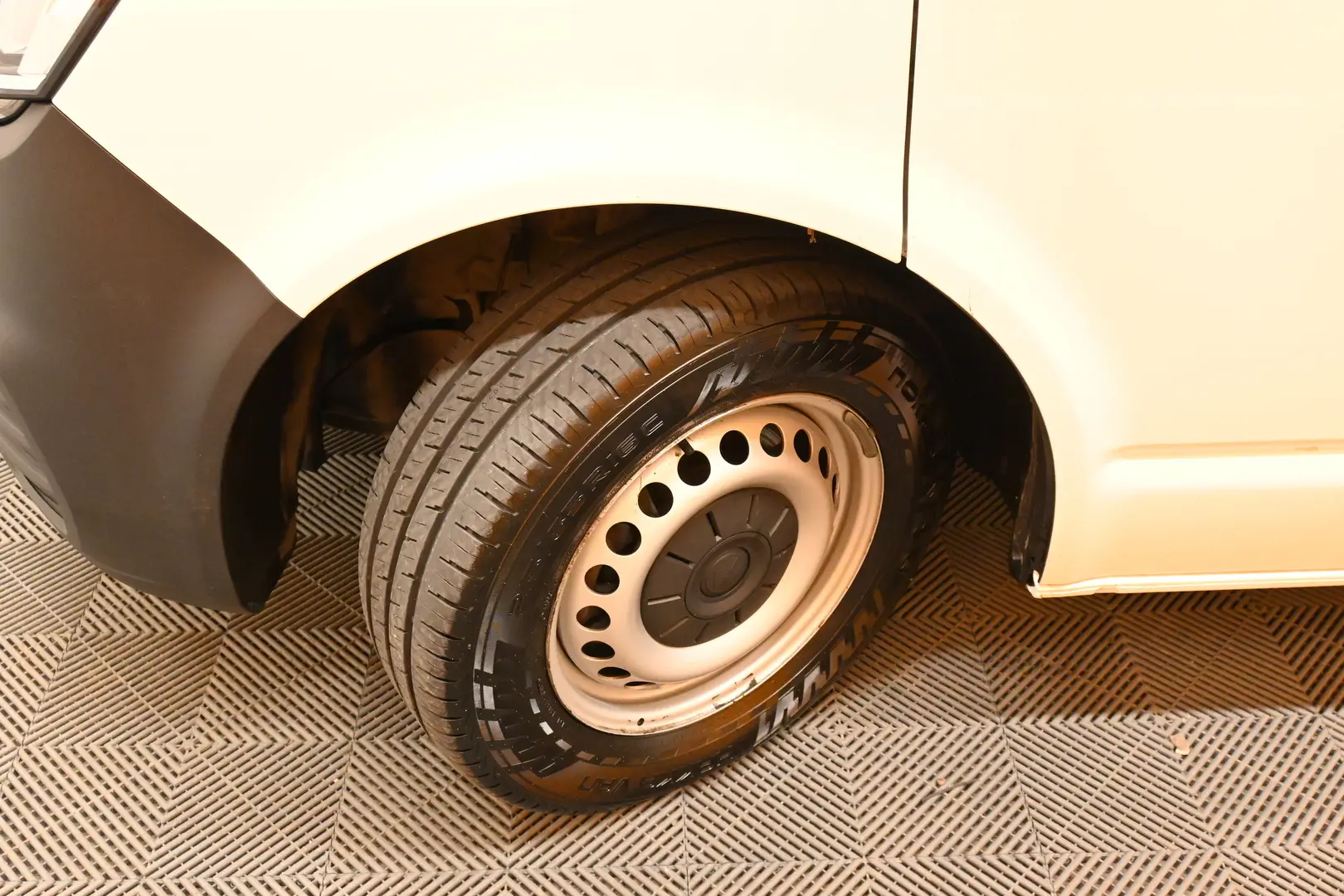 Car Image - 5CSUaYqk2ekdVpVtavY8Z2