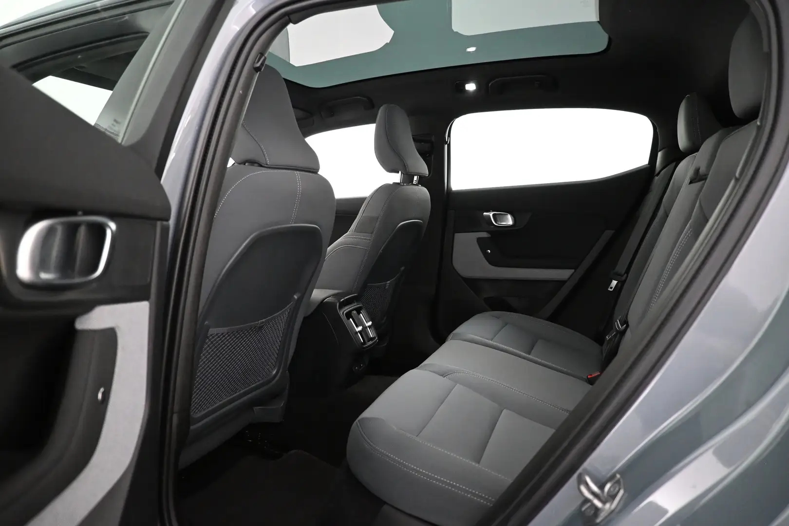 Car Image - 2z3IqYHwVySljFR8D37YjR