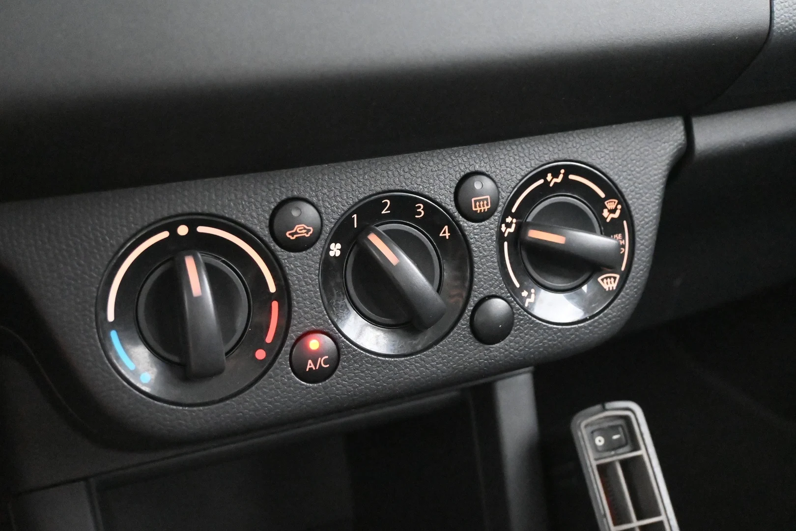 Car Image - 6OMjtwm94mcp4p56kv0kfR