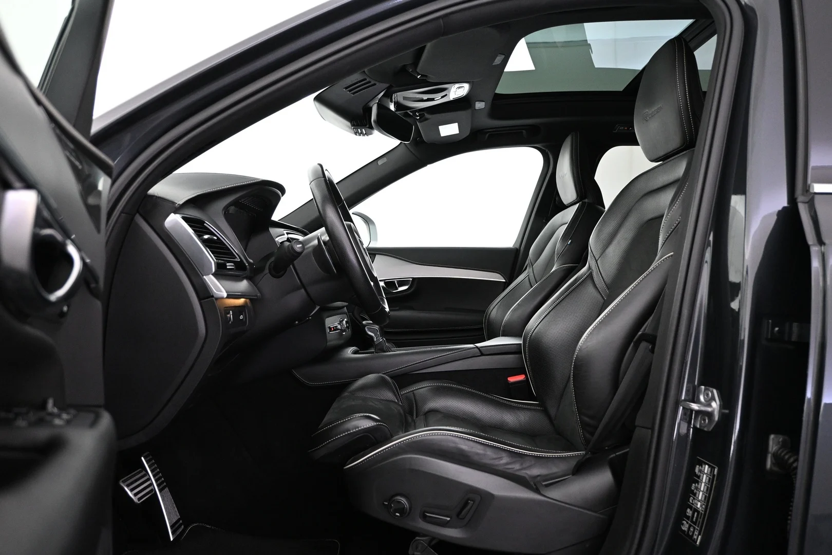 Car Image - OA0GS9tcnkzoU4BYm9eBL