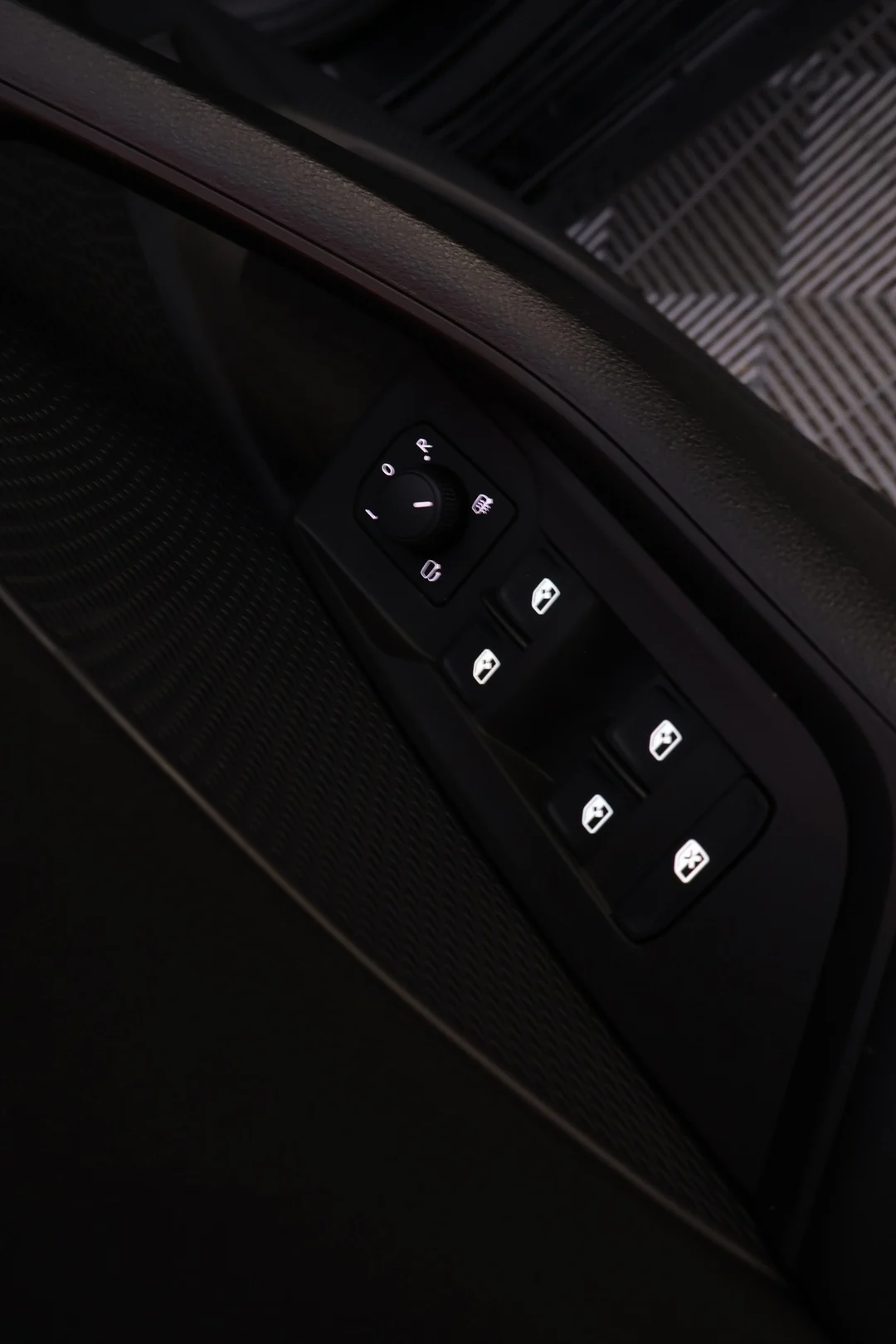 Car Image - 5puFAUe6ec9mWkunHMxYsG