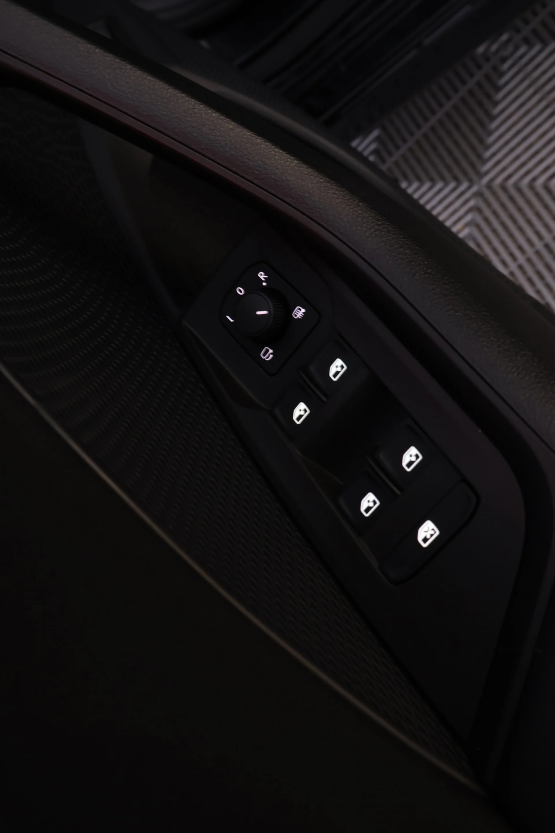 Car Image - 5puFAUe6ec9mWkunHMxYsG