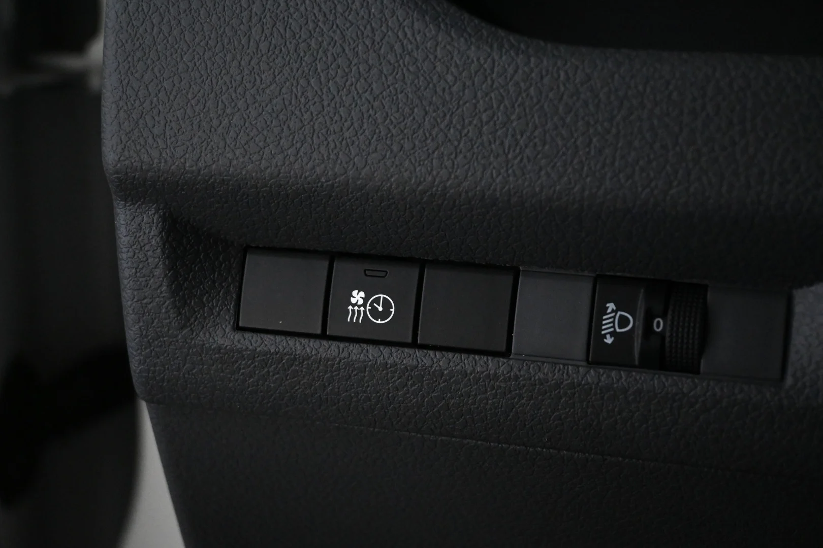 Car Image - 6NWsVnRljGOCtaGxndhh2J