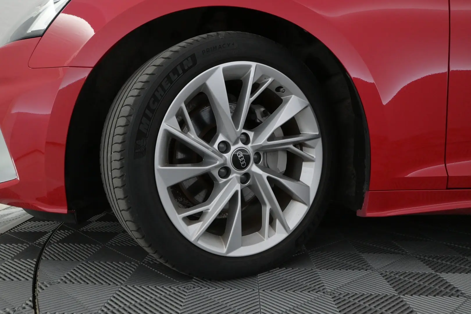 Car Image - 3TiXnLy6w6jK4Dh0HUPRNw