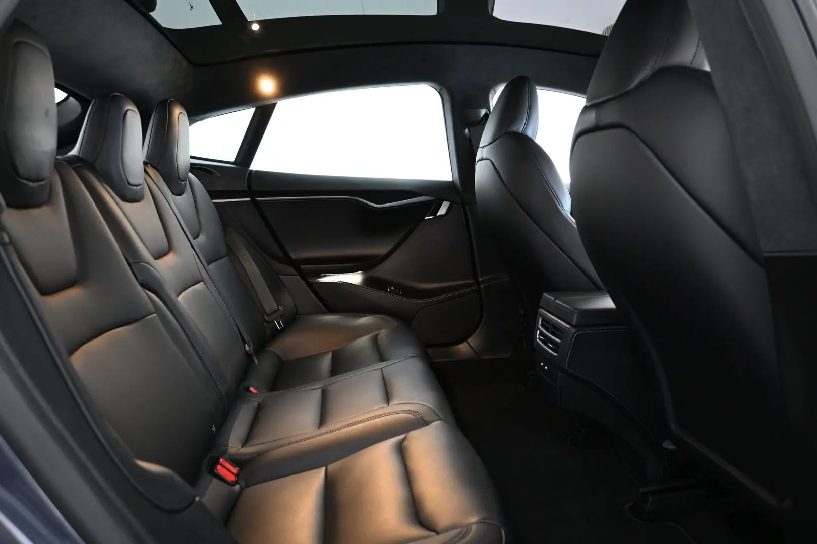 Car Image - XoPdiU748mMzsPzBBYB04