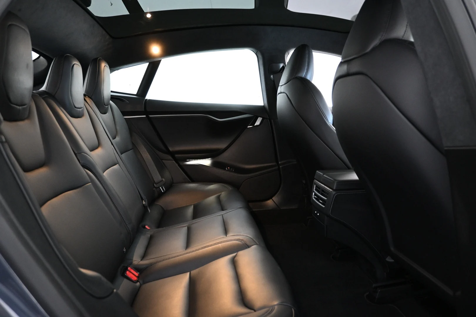 Car Image - XoPdiU748mMzsPzBBYB04