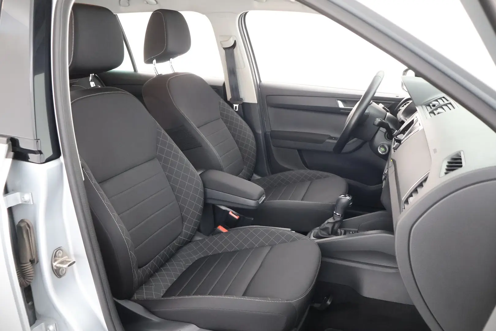 Car Image - 7kMjx4Dv79WuI4WlAObiil