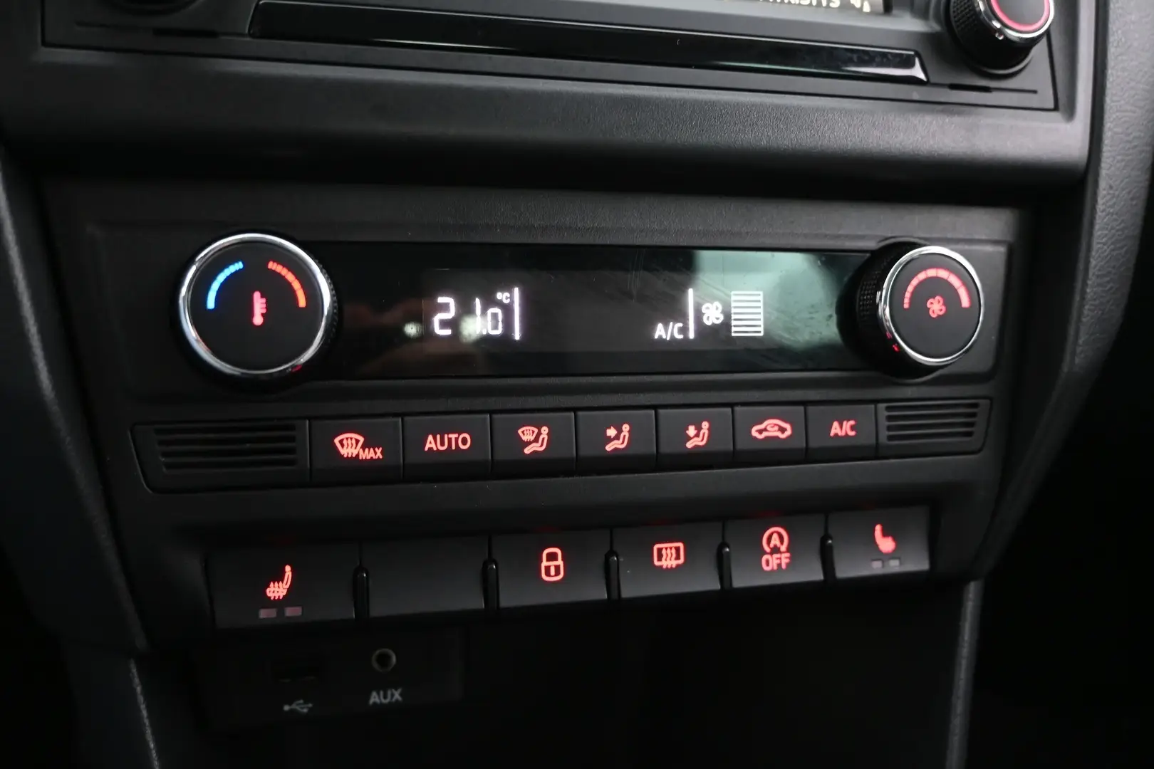 Car Image - 499CA670rAQsgD8pW0UXJf