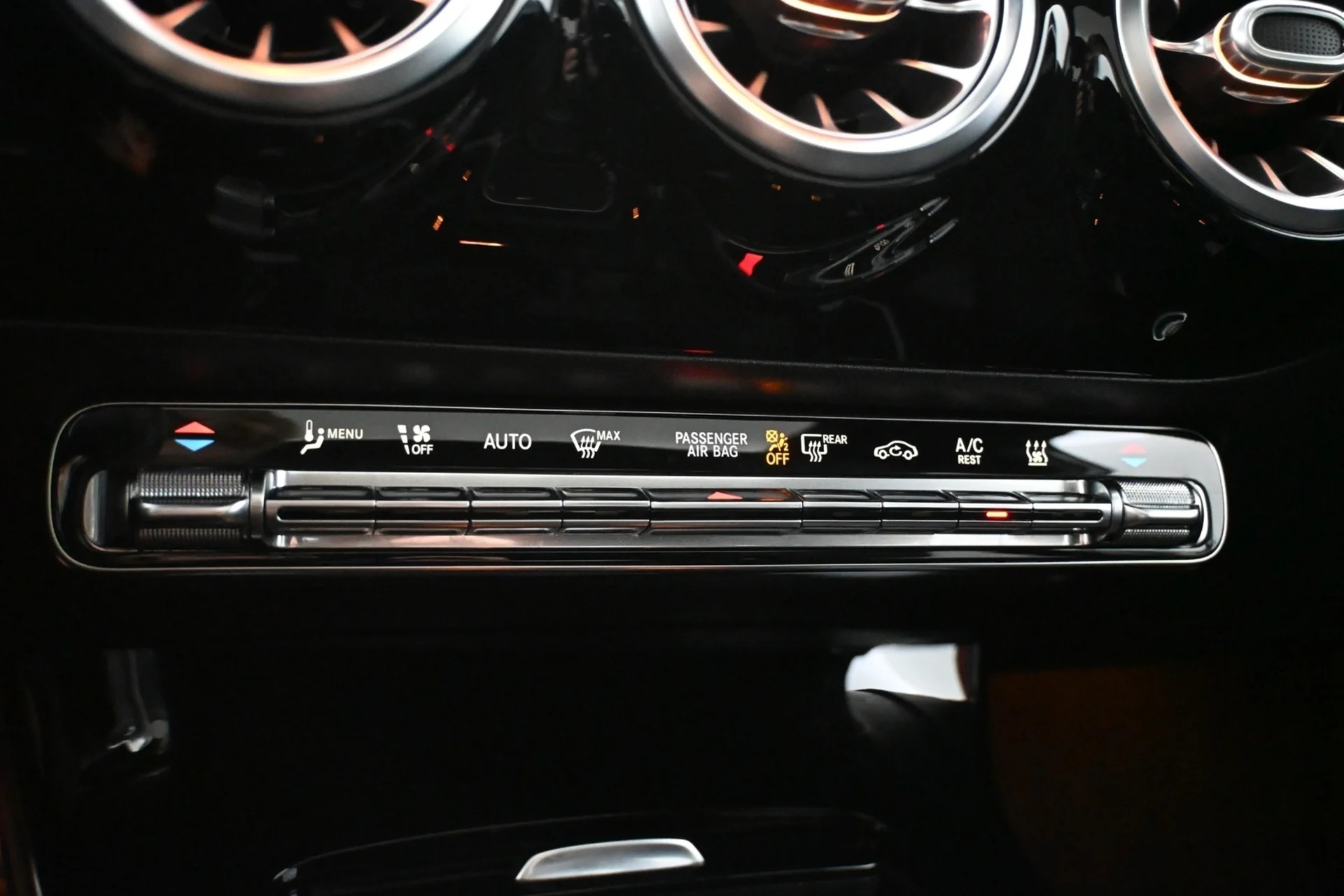 Car Image - 6OCb2r1HhRXv9CccbG1yZc