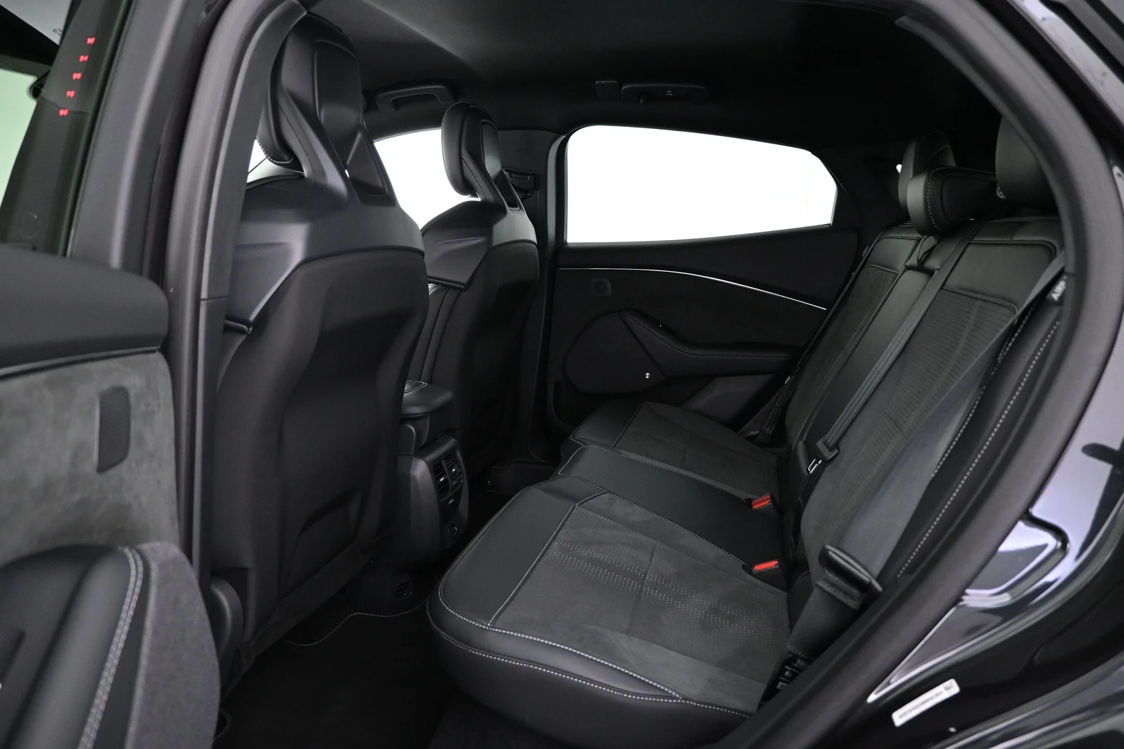 Car Image - 6ODEnjzBnzn9LsdZx6IU61