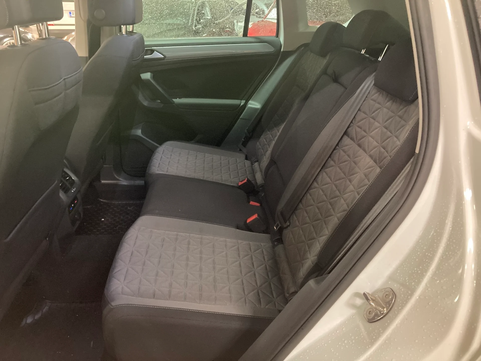 Car Image - 4A4oX6bUbYAbf5lCN1vbfC