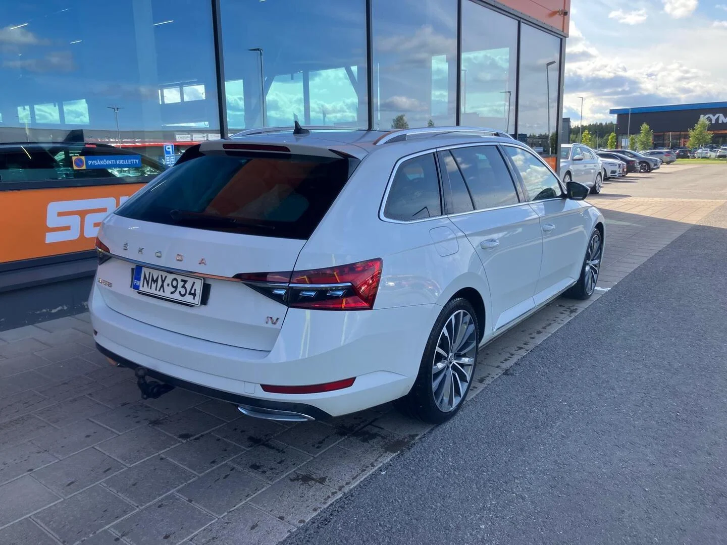 Car Image - 6YLvl4VbB5qn3oa8iL2TEh
