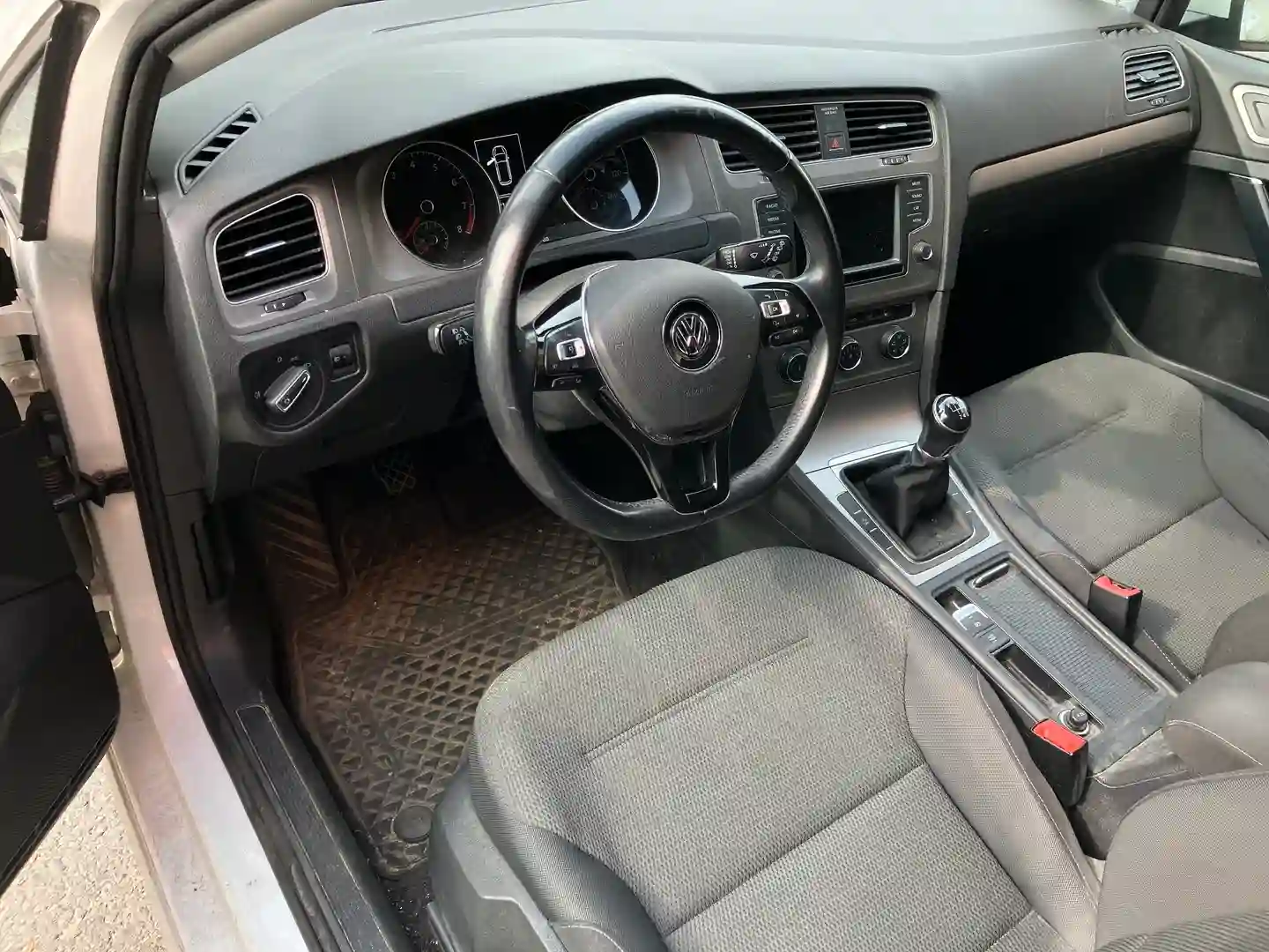Car Image - 5cBbiYOCUp0A7VdWyXnrcr