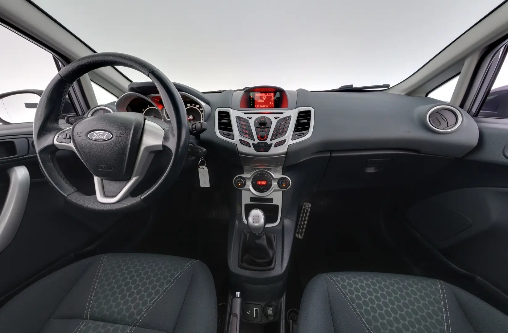 Car Image - 3ytGjuZwAALtMuRyTkGYPL