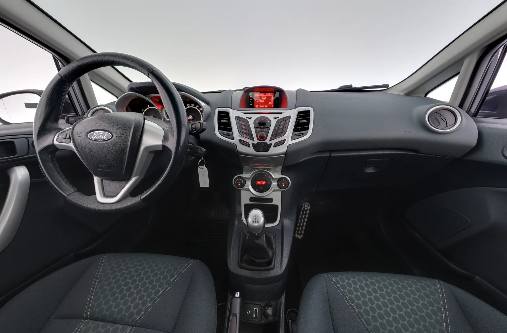 Car Image - 3ytGjuZwAALtMuRyTkGYPL