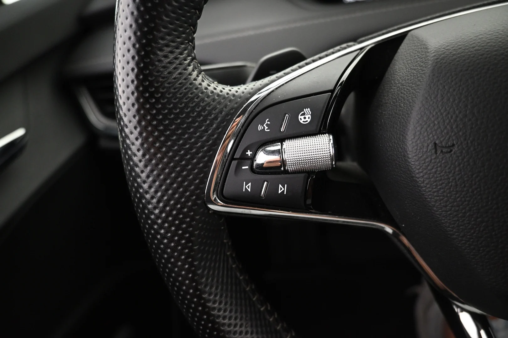 Car Image - 7CDe9bOfpoicuz13y4MbFI