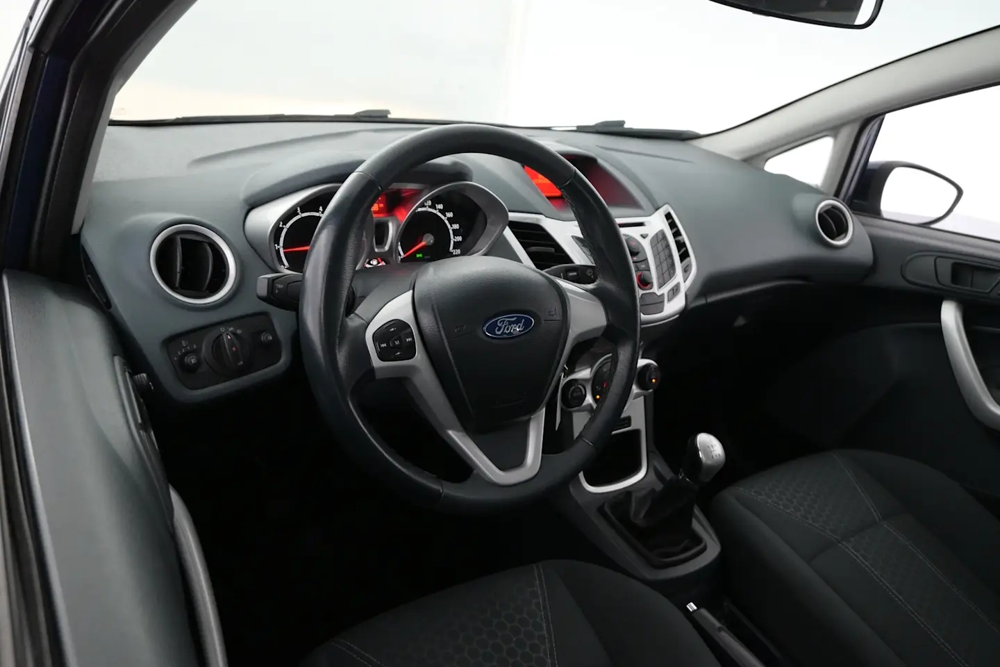 Car Image - 2dXOcY0tPDx7JM2zI5IndW