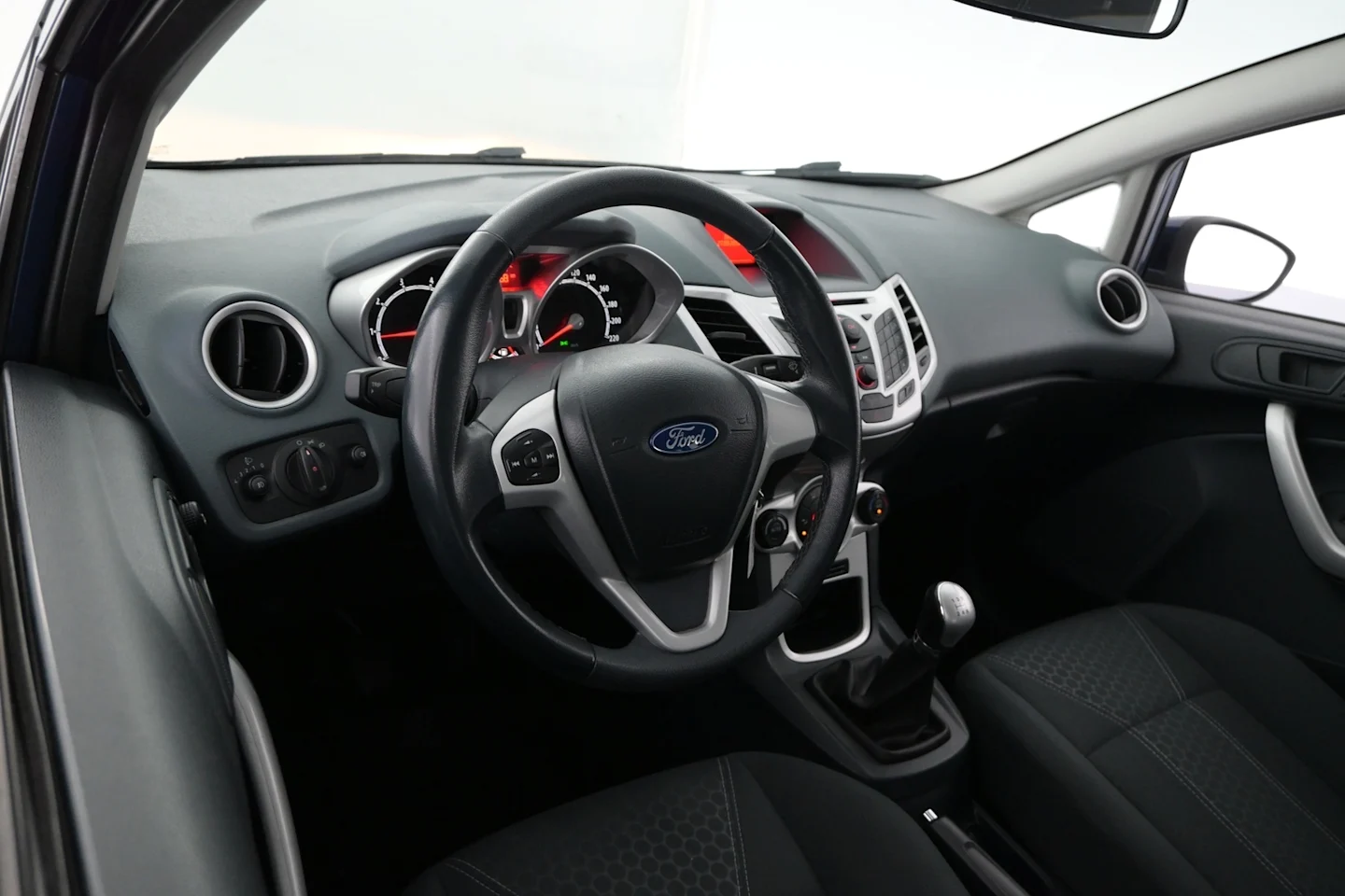 Car Image - 2dXOcY0tPDx7JM2zI5IndW