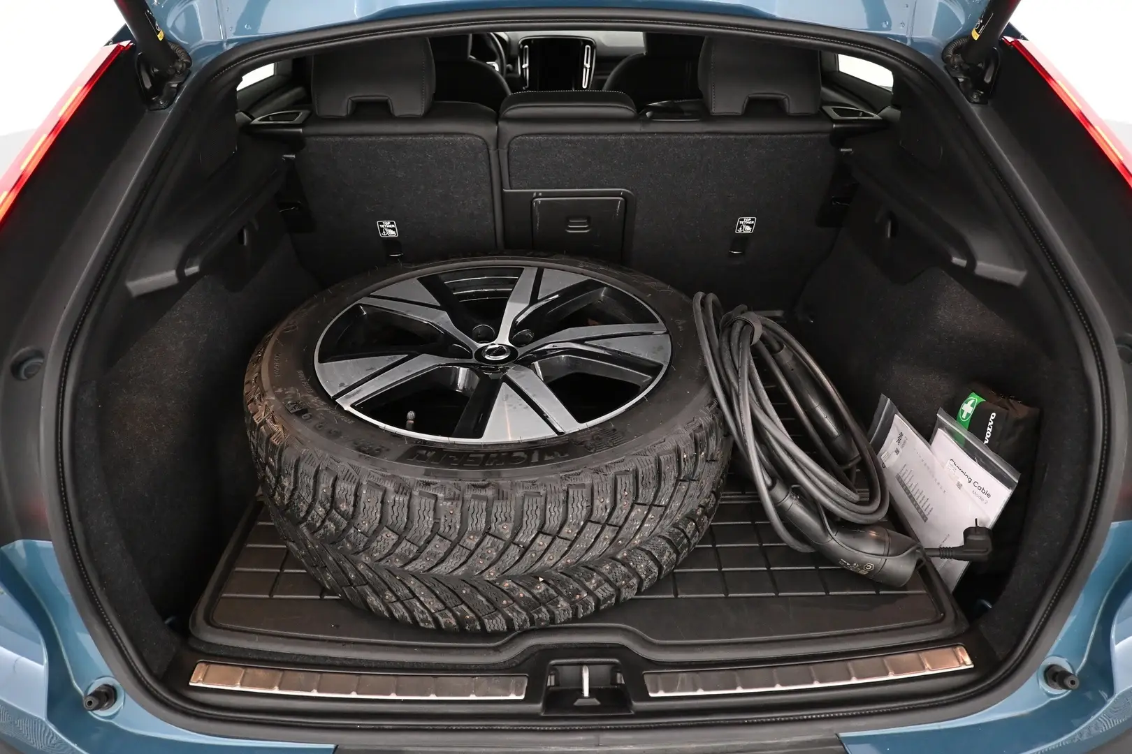 Car Image - 7DTzO37fzch0JrgK4MvxDi