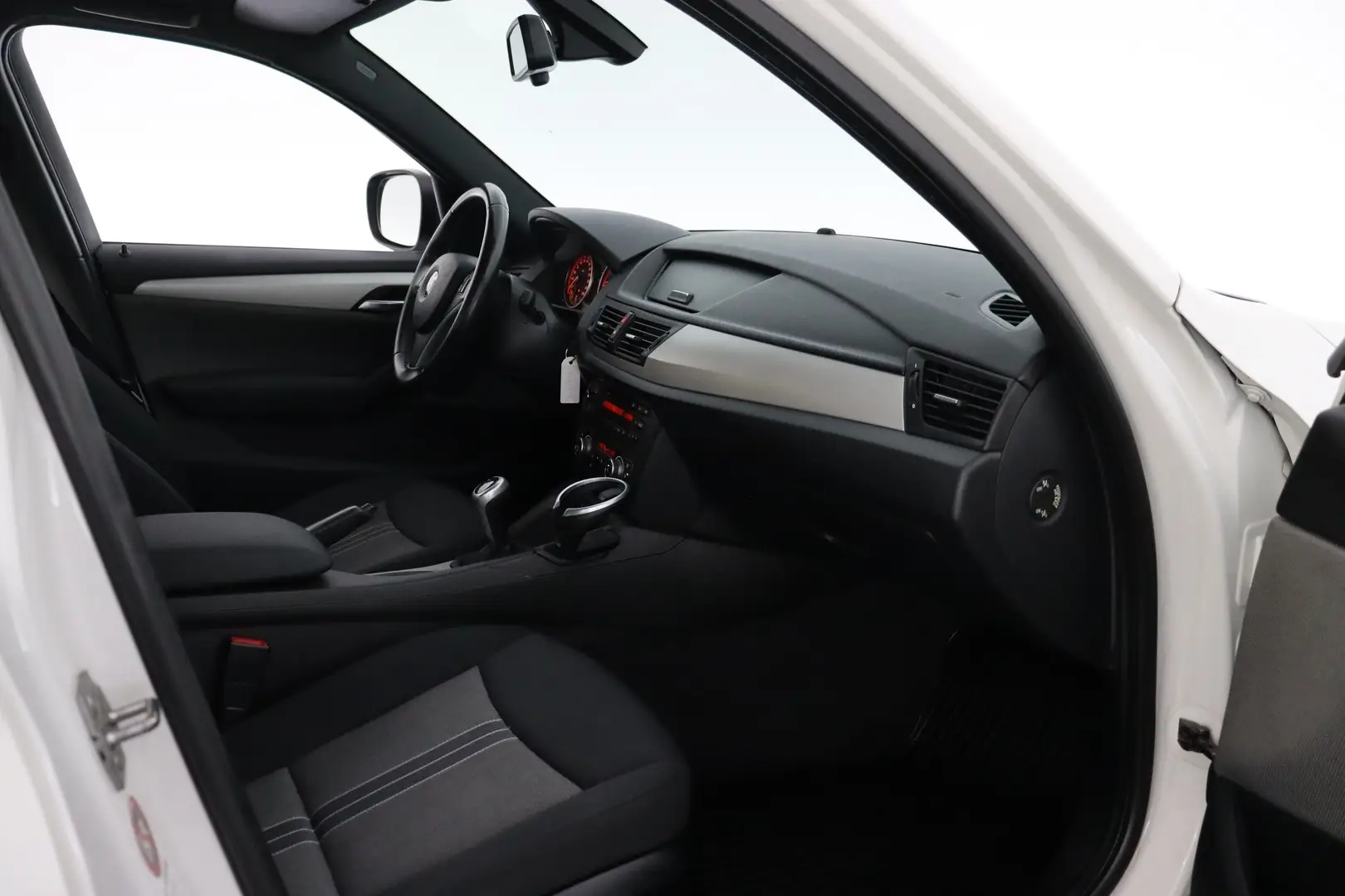 Car Image - 2FY2Il7tyMaTbVWK0OWELe