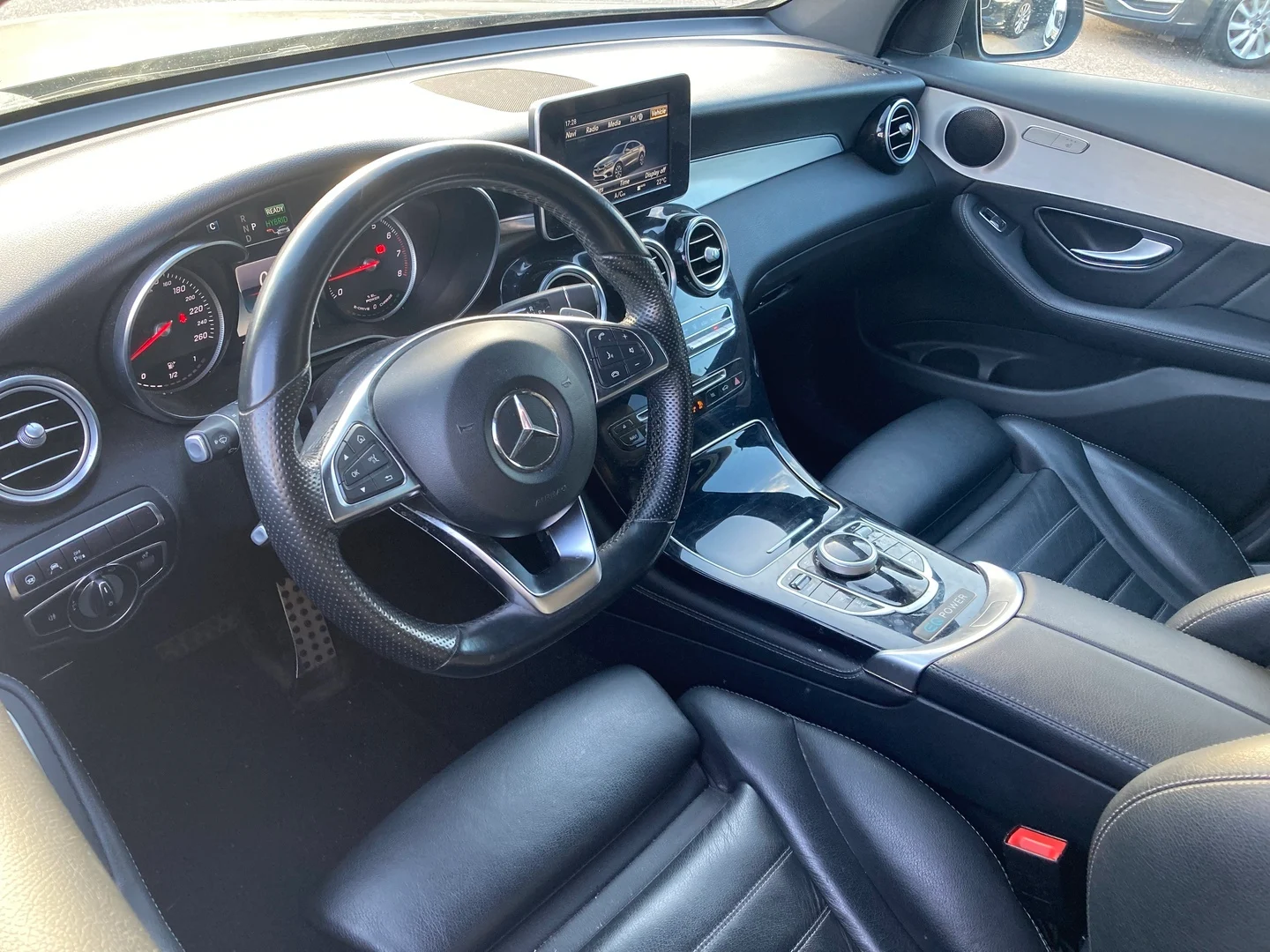 Car Image - 5Exu1zrkBX8EEAFsM6Ualw