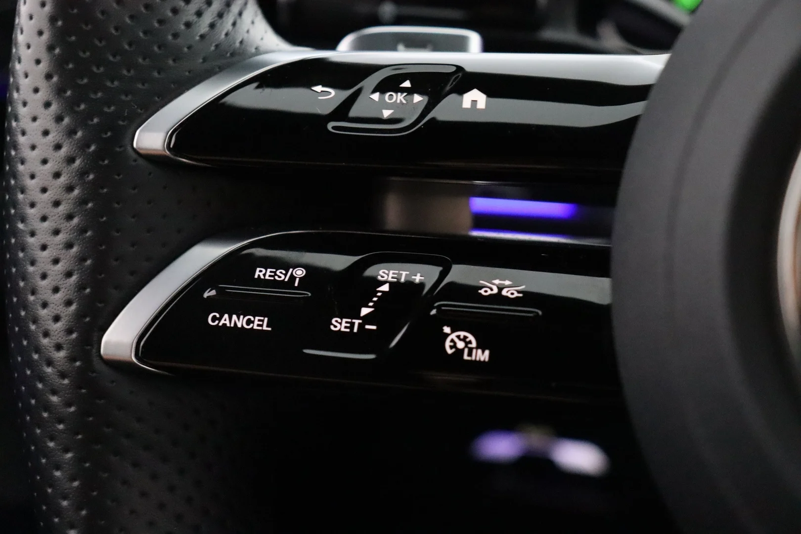 Car Image - 6w2k9fdJyBf8zyCuPbhLP0