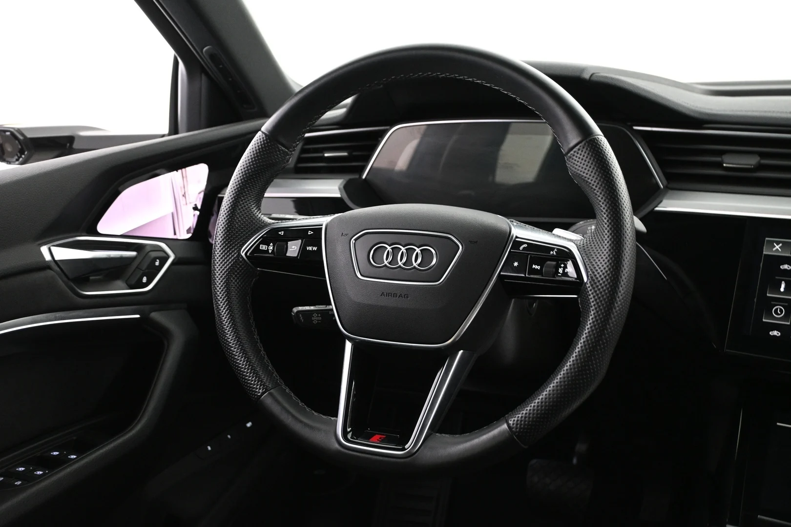 Car Image - 3VgidGU4GjRGluOBAdLlKo
