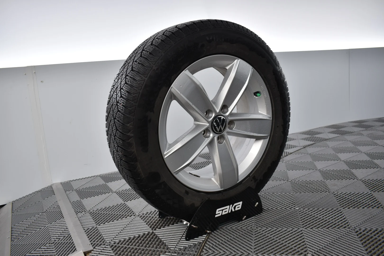 Car Image - 3bCOIj8ZTwVlTOICZgjRG8