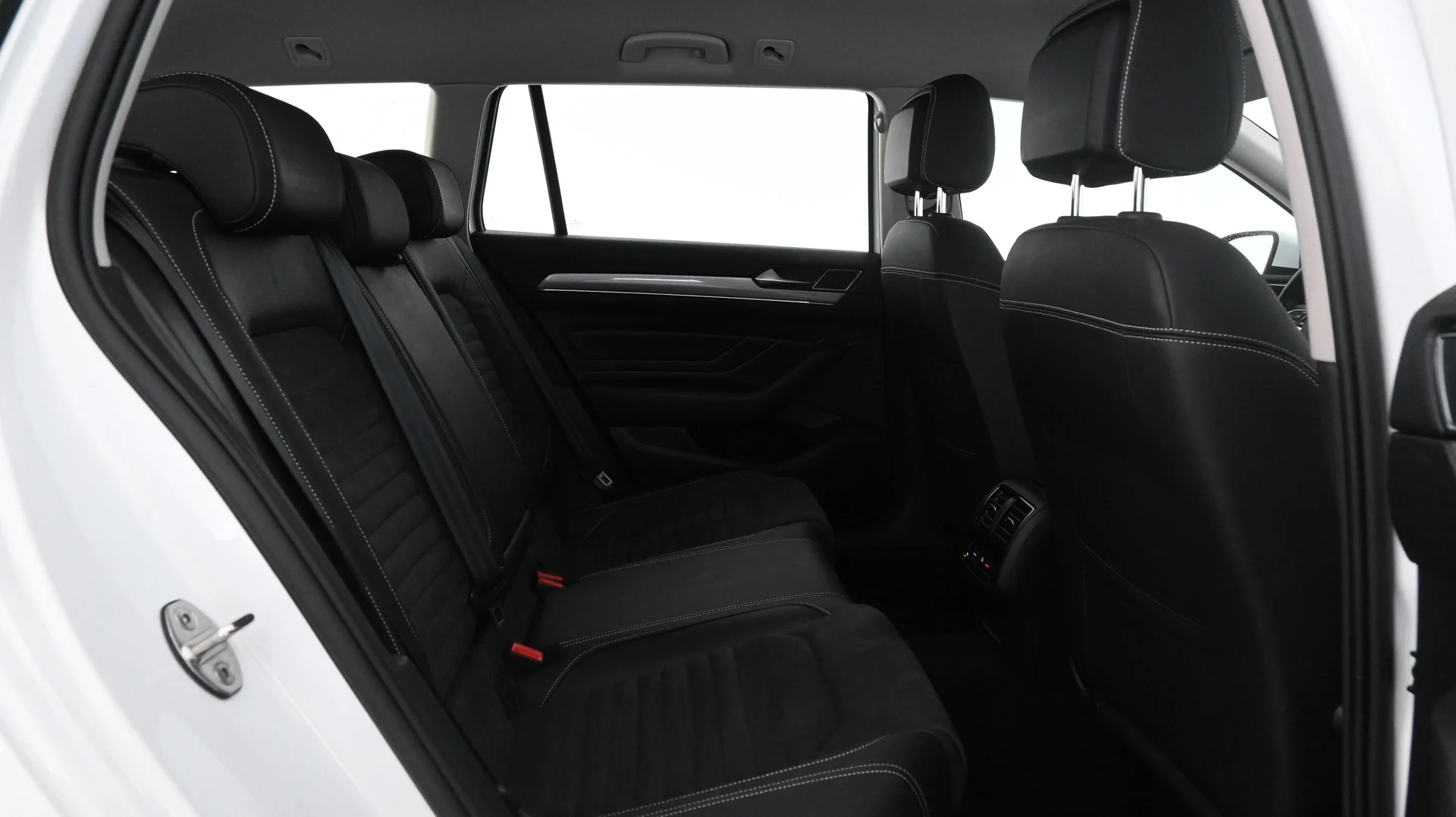 Car Image - 7nvLmgwGLJhF7TlEUOtIes
