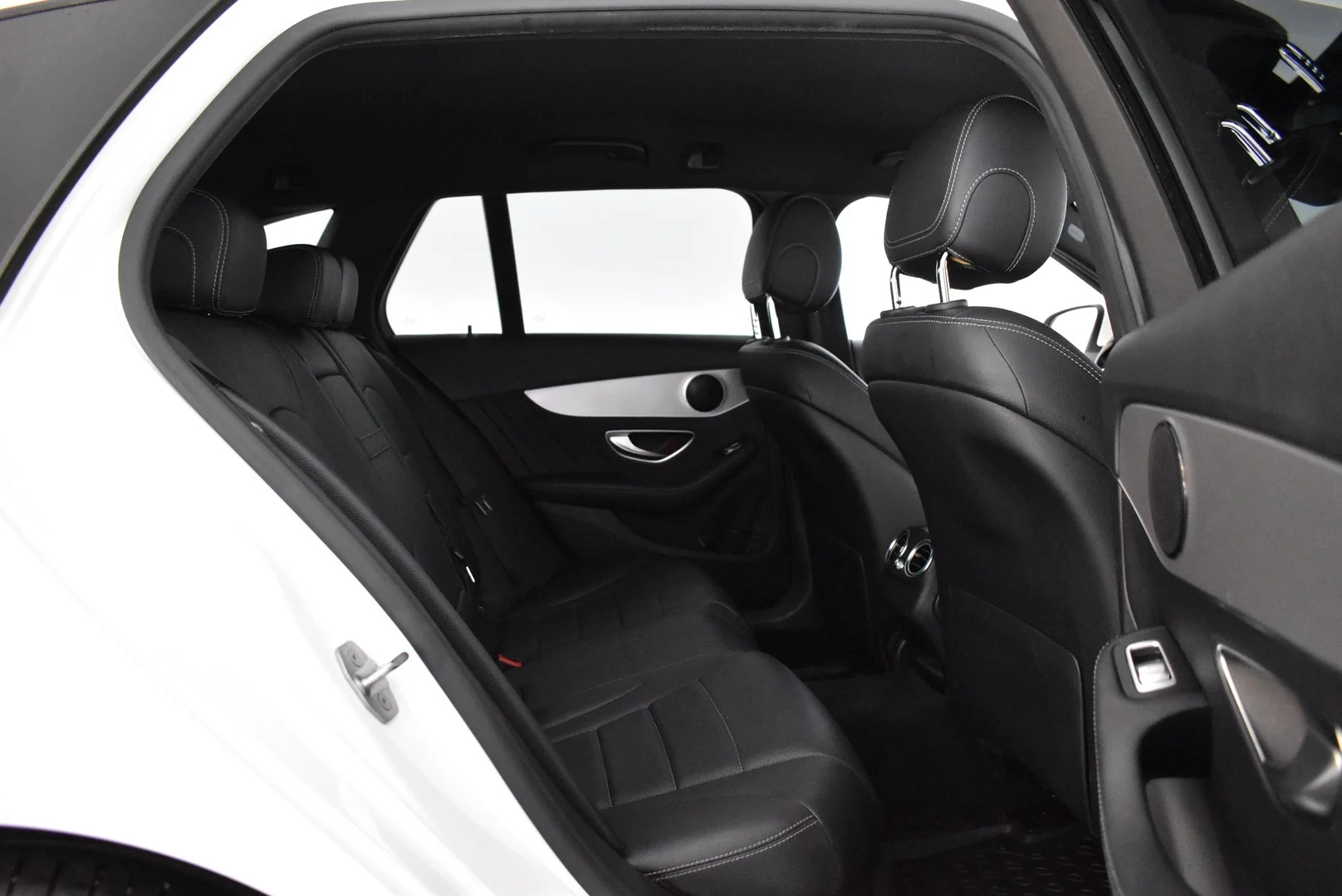 Car Image - 6KigQc3rpTw2IG0mS0HSWi