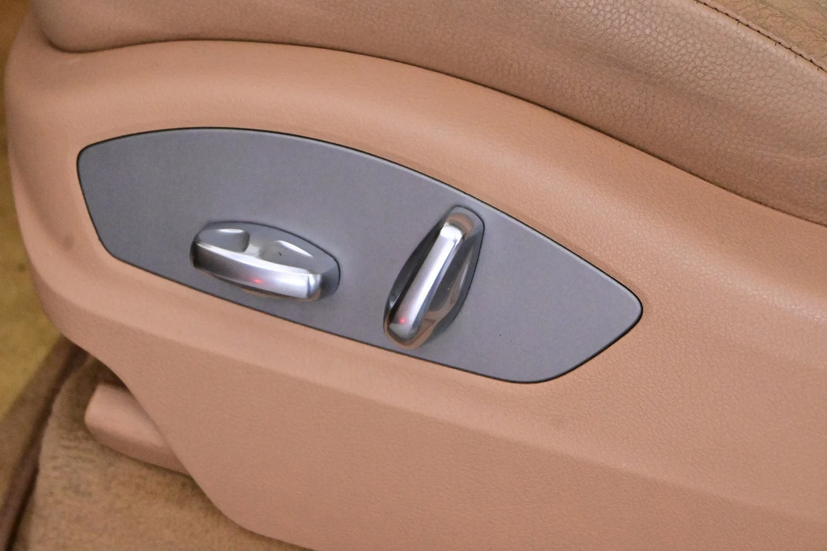 Car Image - 1qlTHlC984yTLIhuWF6bIl
