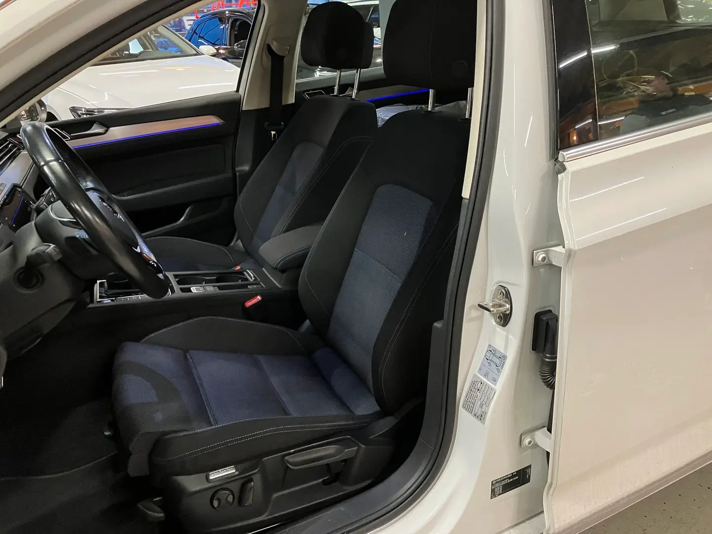 Car Image - 4wXU3aY3q9vOVkLE1dlK82